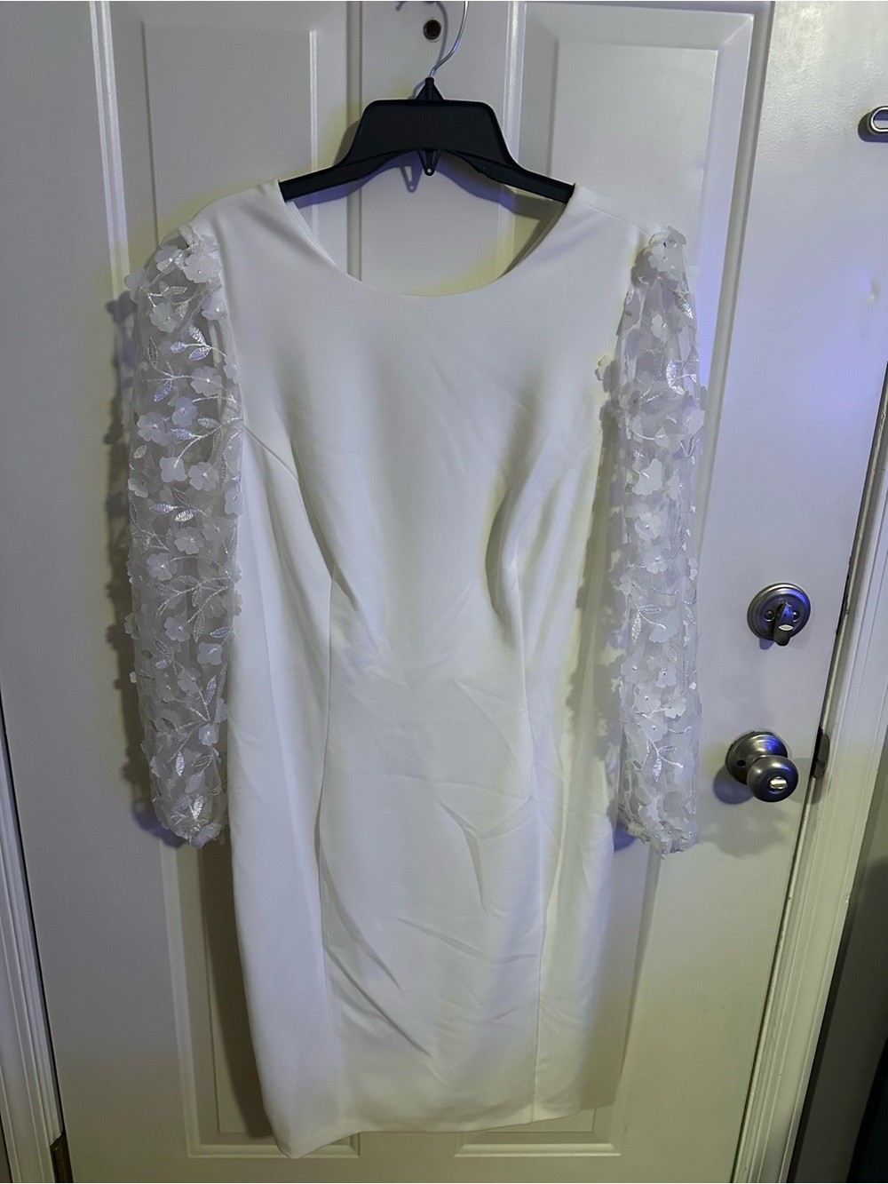connected apparel White Long-Sleeve Floral Appliqué Sheath Dress